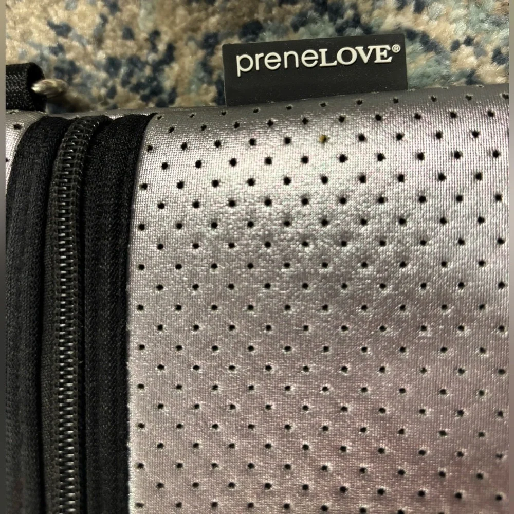 Prenelove silver wristlet